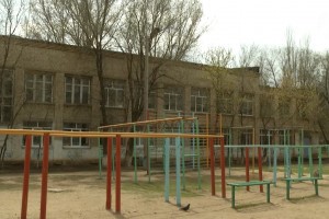 Астраханская школа заплатит штраф за поведение педагога