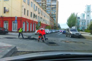 В Астрахани завершается ремонт нескольких километров дорог в центре города