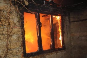В Астраханской области при пожаре в жилом доме спасены пять человек