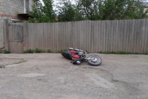 В поселке Советский пьяный астраханец упал с мотоцикла