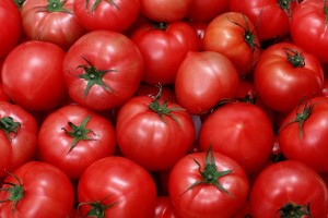 В Астрахань из Казахстана пытались ввезти более тонны китайских помидоров