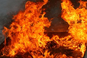 В Астрахани при пожаре в жилом доме погиб пожилой мужчина