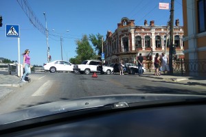 В Астрахани на перекрёстке столкнулись «Лада» и «жигули», пострадала 46-летняя женщина