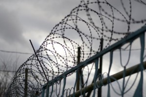 В Астрахани за попытку побега из колонии осуждён заключённый