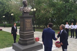 В Астрахани открыли памятник известному татарскому поэту Мусе Джалилю