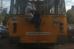 «Зацепер» прокатился на троллейбусе по Астрахани