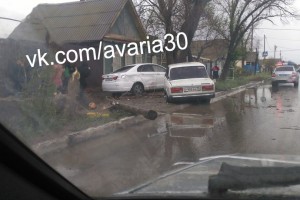 На улице Пирогова в результате из-за ДТП упал столб 