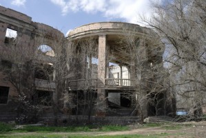 В Астрахани закрыли опасный для жизни бывший Дом культуры «Моряк»
