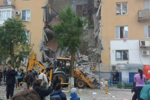 Глава Волгоградской области назвал предварительную версию взрыва в четырёхэтажке