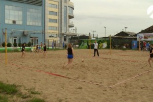 Астраханские студенты открыли сезон пляжного волейбола