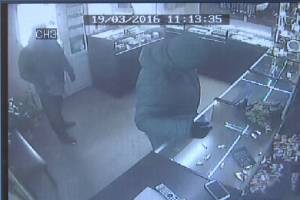 Дерзкое ограбление ювелирного магазина в Астрахани попало на видео