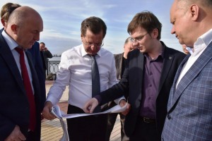 Астраханский губернатор проконтролировал реконструкцию нового участка набережной Волги
