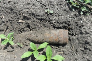 Астраханец нашёл на даче боевой артиллерийский снаряд времён войны