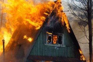 В Астраханской области сгорели дача и дом