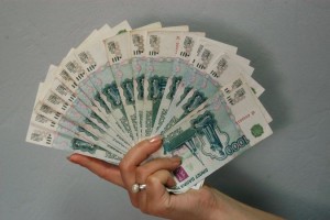 Астраханка перевела мошенникам 15 тысяч рублей, думая, что выиграла автомобиль
