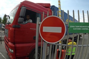 Через Астрахань в Москву пытались провезти 10 тонн детских колясок