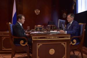 Дмитрий Медведев и астраханский губернатор пообщались в эфире Первого канала
