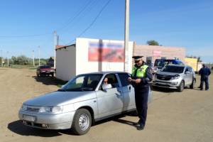 На астраханском понтоне полицейские арестовали 8 автомобилей