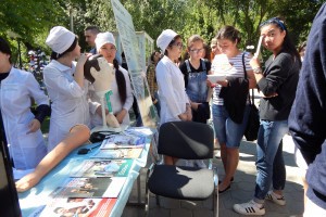 Астраханские студенты-медики рассказывали астраханцам о преимуществе медицинских профессий
