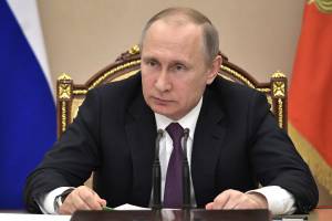 Путин поручил поощрять регионы за расселение из аварийного жилья