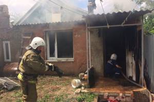 В Астрахани семья чудом спаслась во время пожара