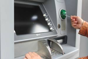 Астраханец нашел способ обмануть банкоматы на 400 тыс. рублей