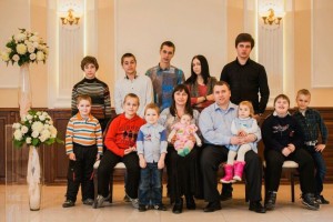 Президент России вручил многодетным родителям из Астрахани орден «Родительская слава»