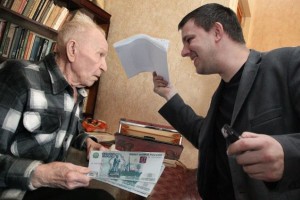 В Астрахани телефонный мошенник под видом полицейского забирал у пенсионеров деньги