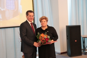 В Астрахани медалями «Материнская слава» награждены десять многодетных женщин