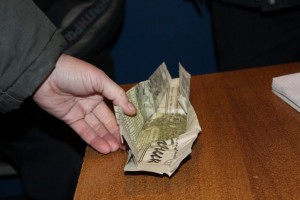 В Ленинском районе Астрахани задержан наркоман с пакетом конопли