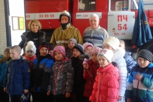 Дети в гостях у пожарных в с.Началово Приволжского района