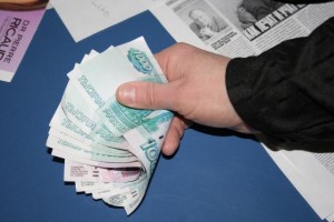 В Астрахани отец отдал 50-тысячный долг за свою 40-летнюю дочь