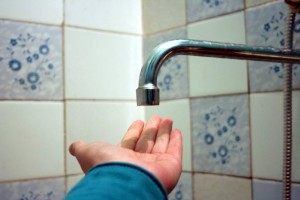 В Астрахани ряду потребителей отключили холодную воду