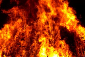 В Астраханской области в горящем доме погиб человек