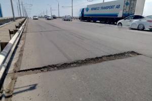 Очевидцы сообщили о трещине на Новом мосту в Астрахани