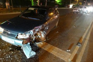 В Астрахани пьяный водитель за рулём иномарки на скорости протаранил два автомобиля