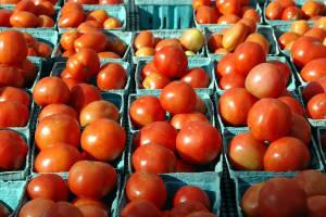 Астраханские помидоры продают по заоблачным ценам