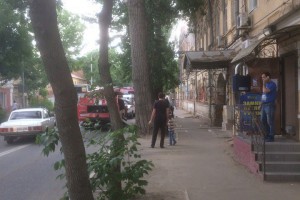 В центре Астрахани прогремел взрыв, а после загорелся дом