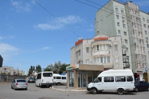 В Астрахани на улице Куликова расширят дорогу и перенесут остановку