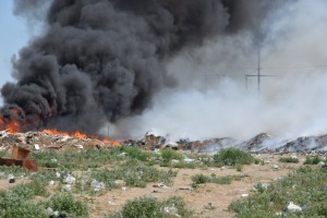 Под Астраханью вновь горит несанкционированная свалка в районе посёлка Фунтово-1