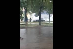 В Астрахани в ливень загорелся автомобиль
