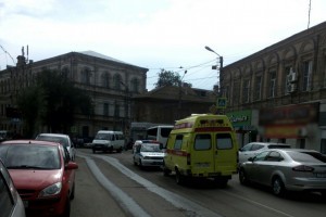 В Астрахани водитель маршрутного такси сбил пожилую женщину