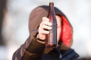 Среди отравившихся алкоголем жителей Ахтубинска двое подростков