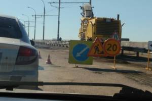 В Астрахани встали мосты. Водители сообщают об огромных пробках