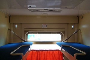 Астраханцы могут купить места на верхних полках в поезде со скидкой