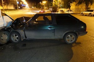В Астрахани водитель и пассажирка «Лады» получили множественные травмы в ДТП на ул Ленина