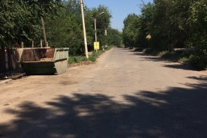 Дорогу на ул Сун Ят-Сена в Астрахани очистили от мусорного завала