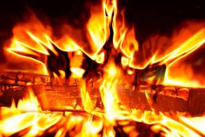 В Астраханской области сгорела баня. Спасены 4 человека