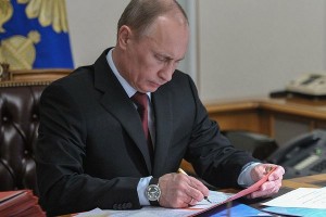 Владимир Путин подписал закон о продолжительности рабочего дня
