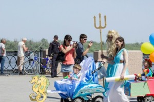 Астраханцев приглашают на  «Парад детских колясок»